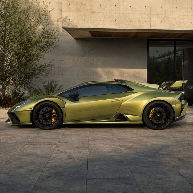 TPU Metal STO track gold-green - Lamborghini Vinyl Wrap view 4